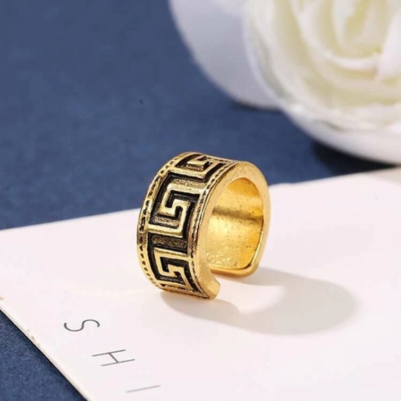 💕3/$30 geometric ear cuff - Picture 2 of 3